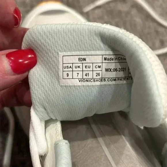 Vionic Edin White Sneakers - Picture 7 of 7